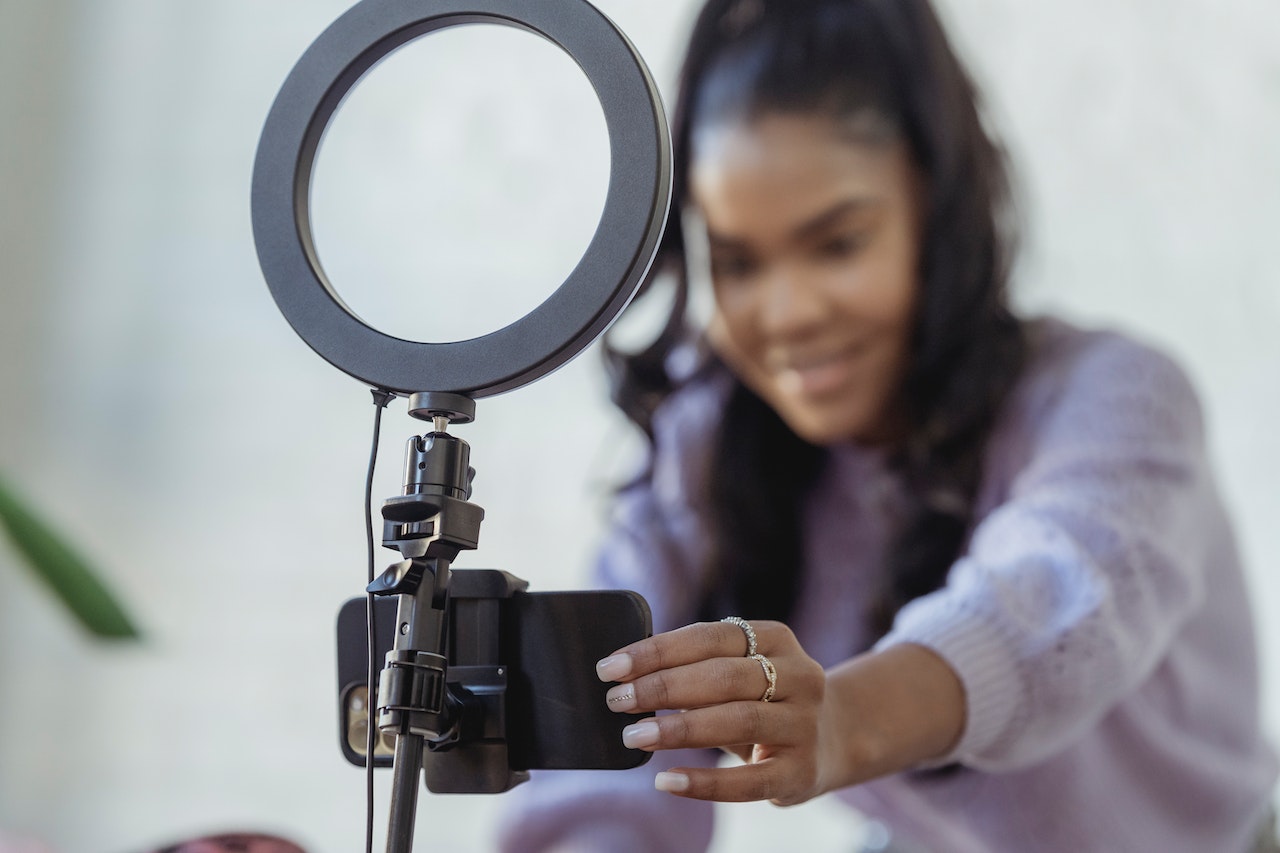 The Pros and Cons of Using Video Resume in Your Job Search
